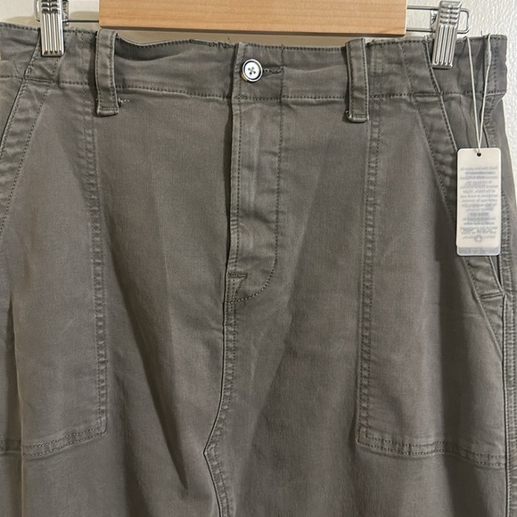 NWT Favorite Daughter Sadie Utility Skirt in Kalamata size 29 - Picture 5 of 9
